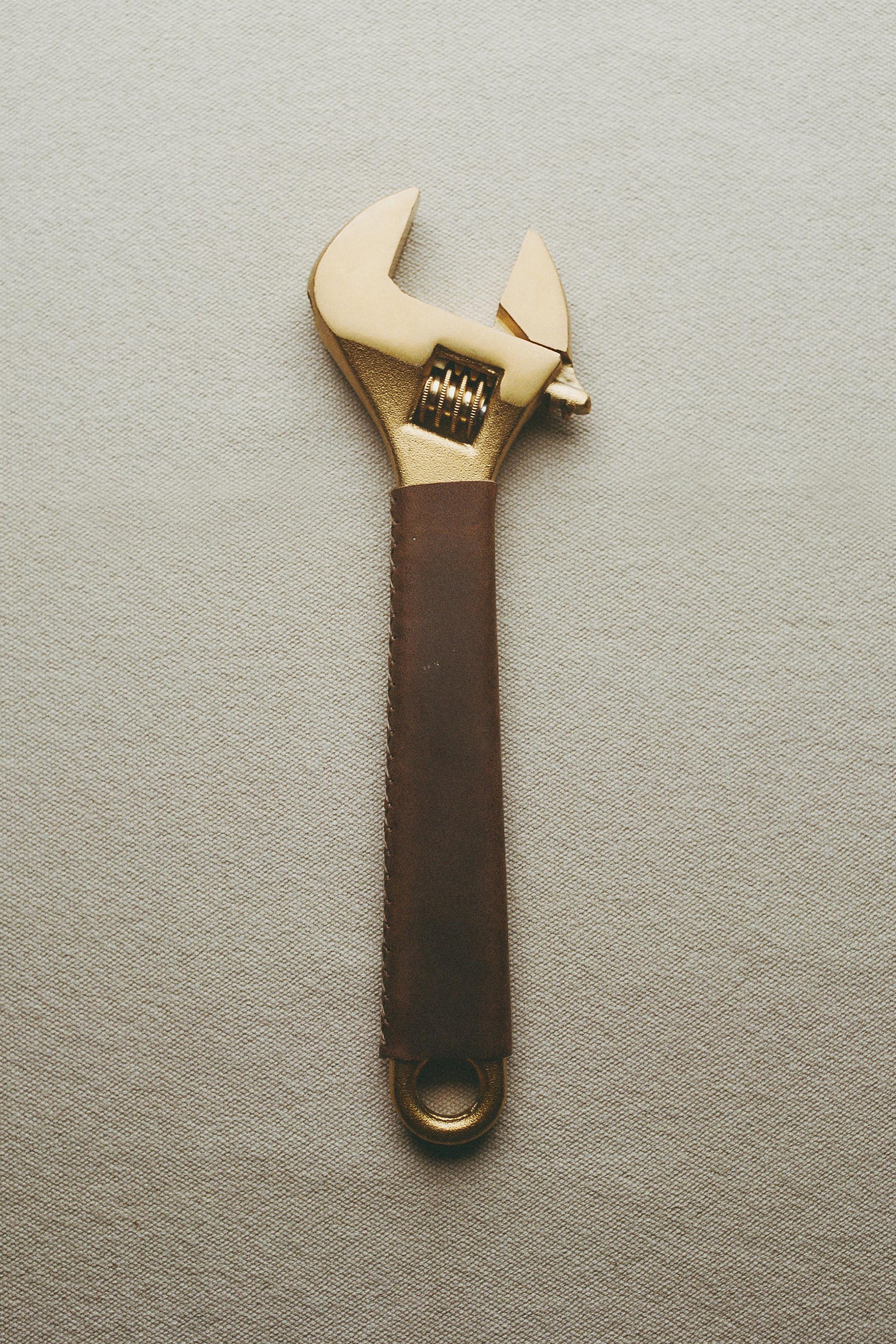 STEEL WRENCH WITH LEATHER HANDLE